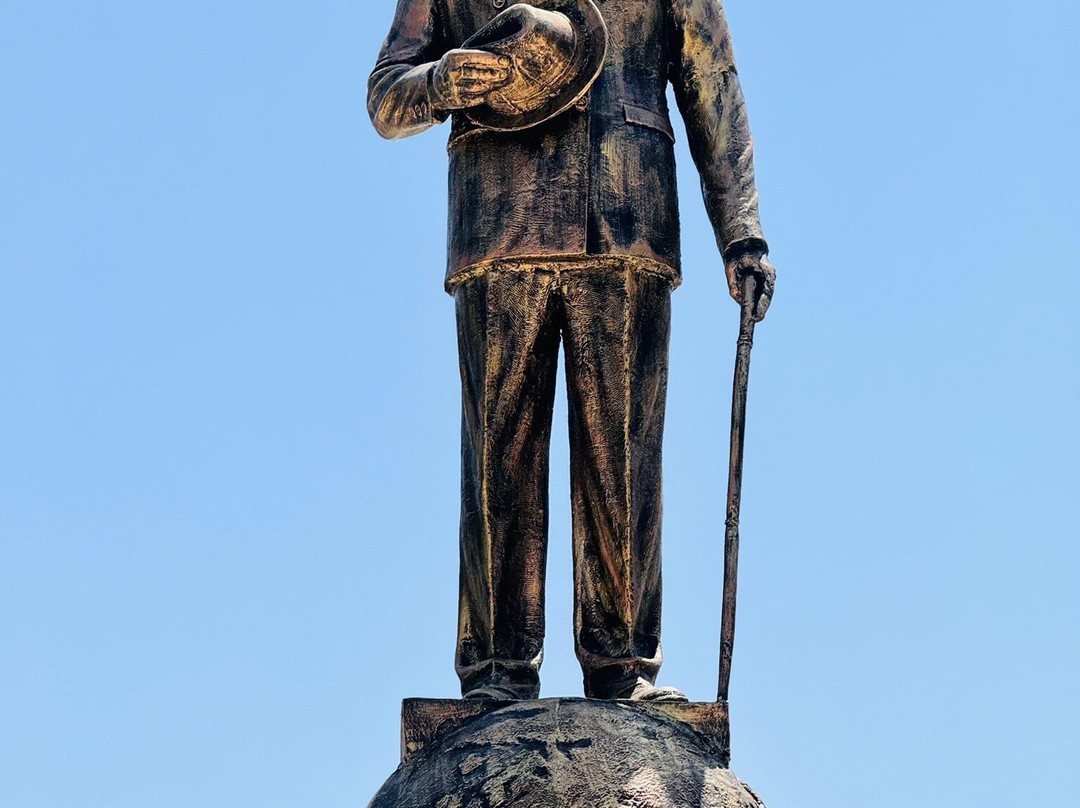 Cumhuri̇yet Meydani Atatürk Aniti-Urla必去景点