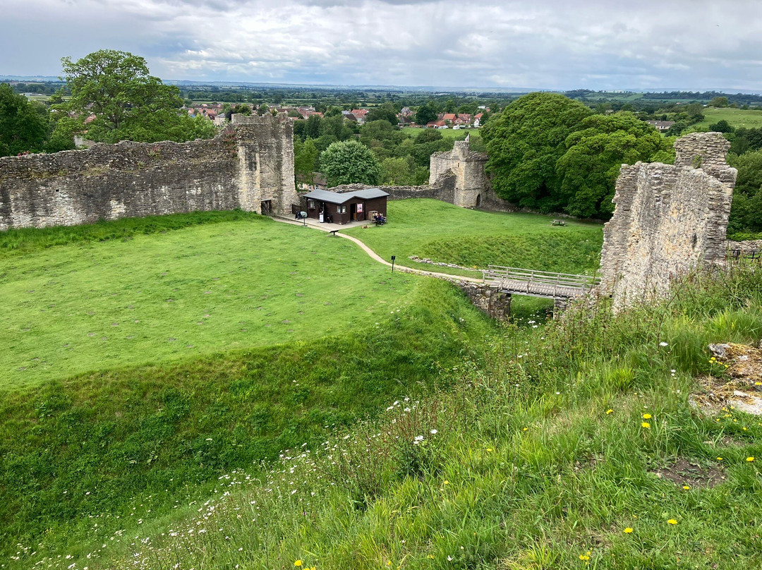 Pickering Castle景点图片