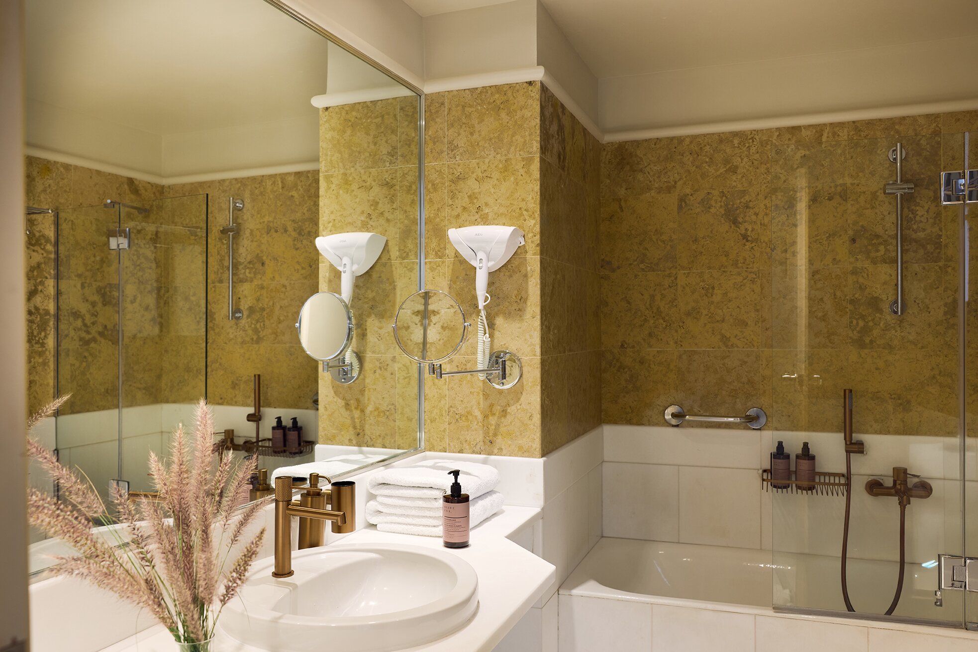Porto Kea Suites by Sandglass-浴室