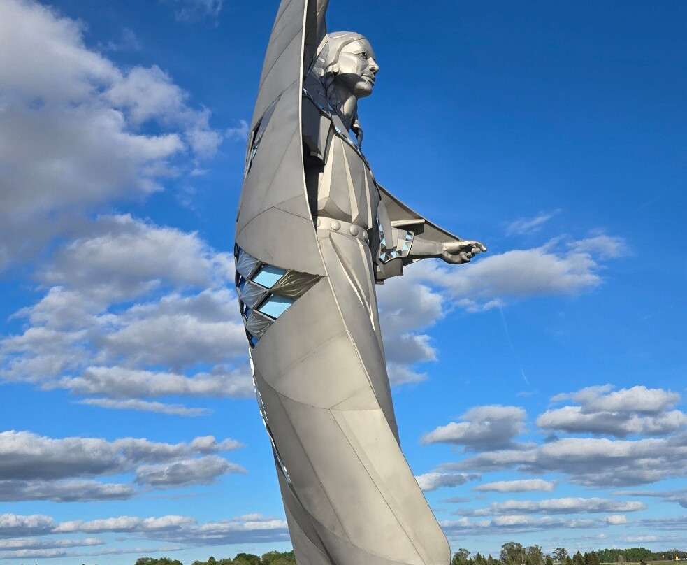 Dignity of Earth and Sky-Chamberlain必去景点