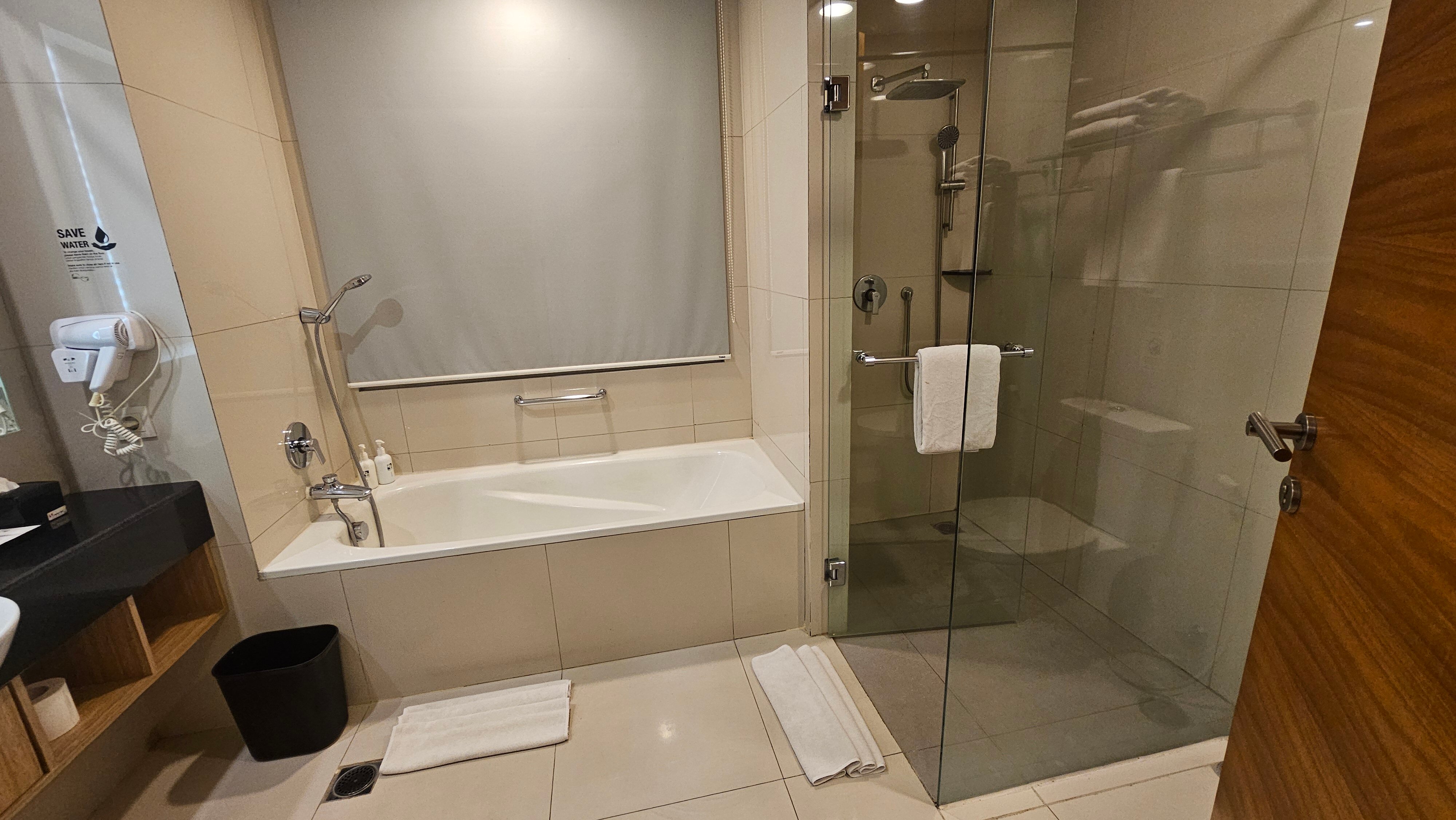 Swiss-Belinn Manyar, Surabaya-浴室