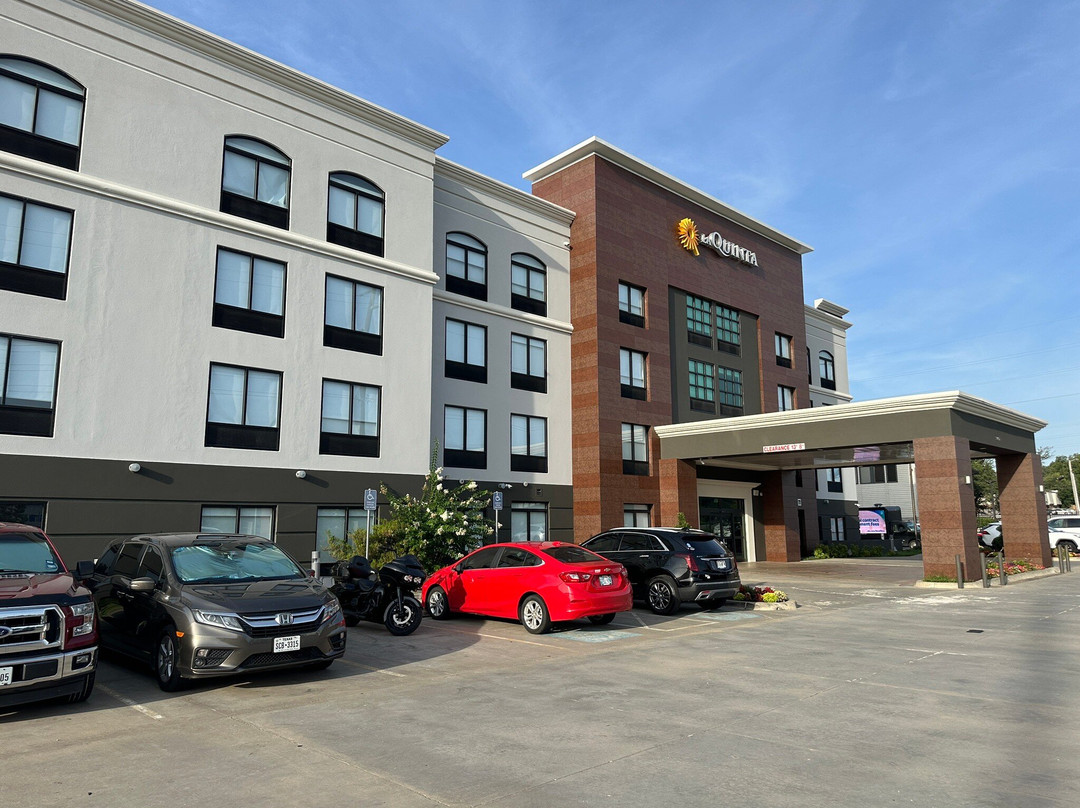 La Quinta Inn & Suites By Wyndham Tulsa Midtown主图