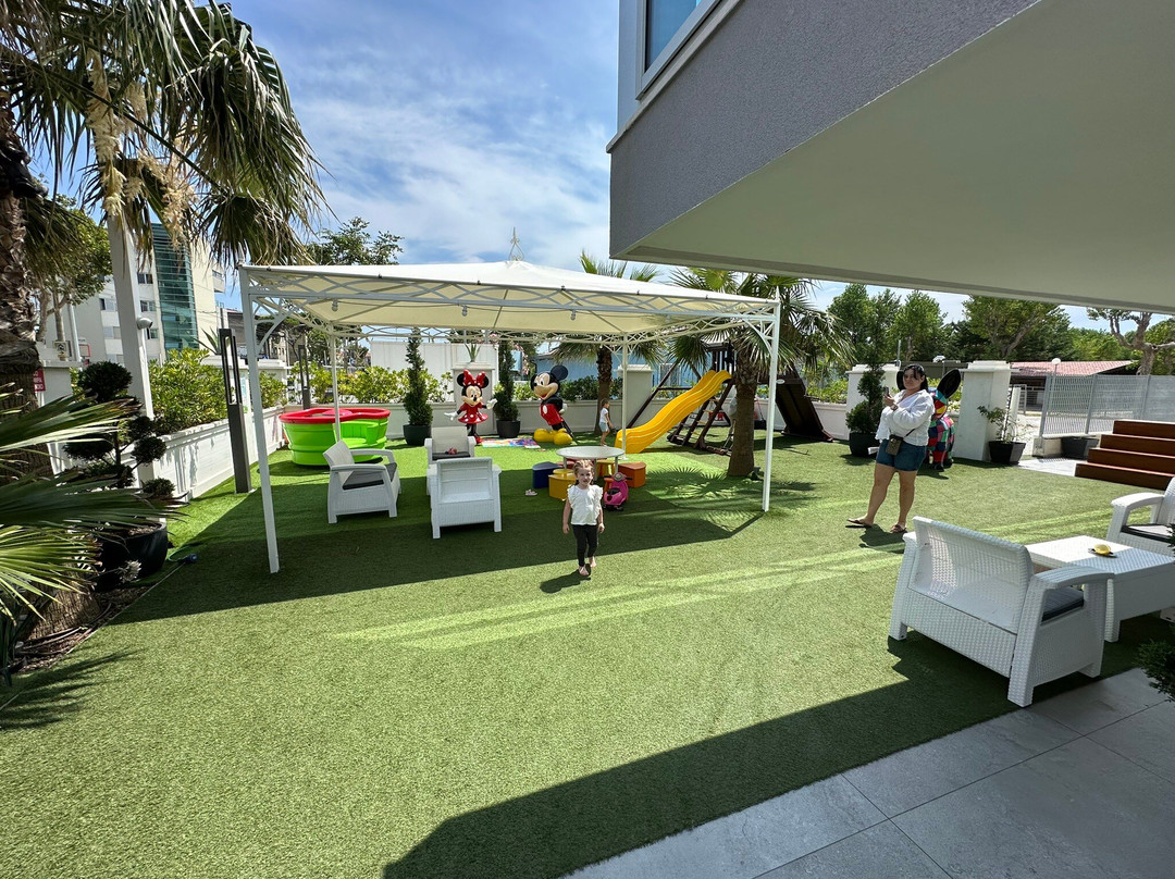 都马里酒店主图