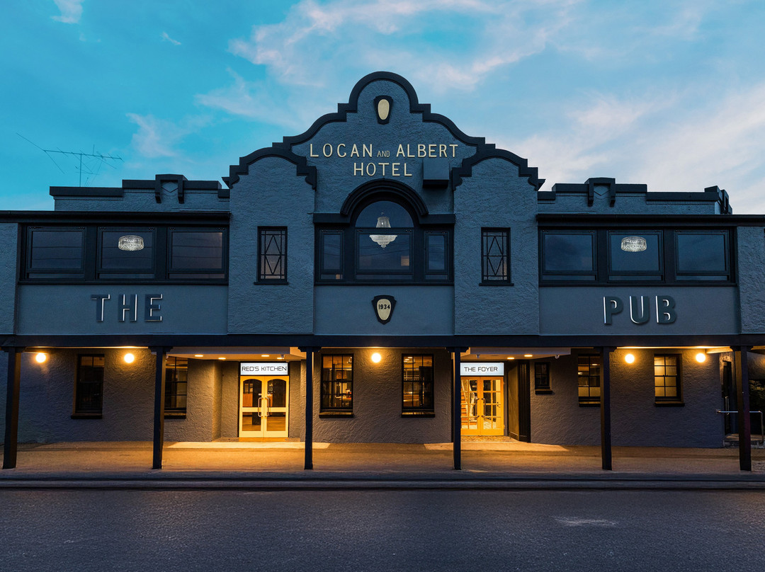Logan & Albert Hotel