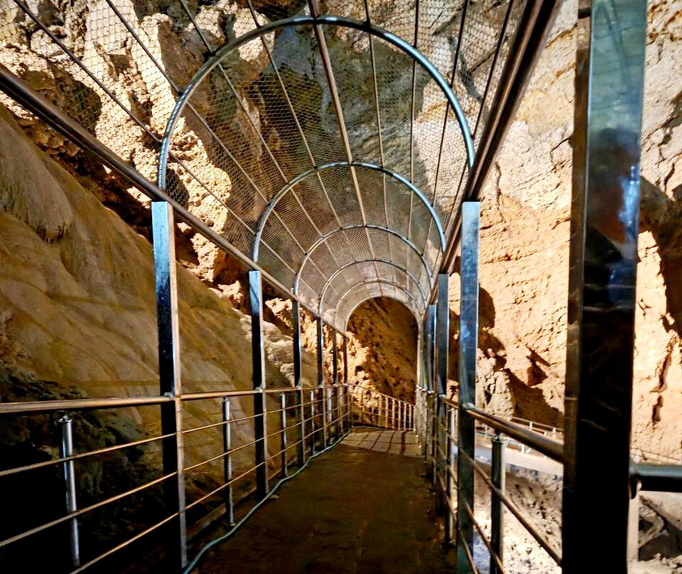 New Athos Cave-New Athos必去景点