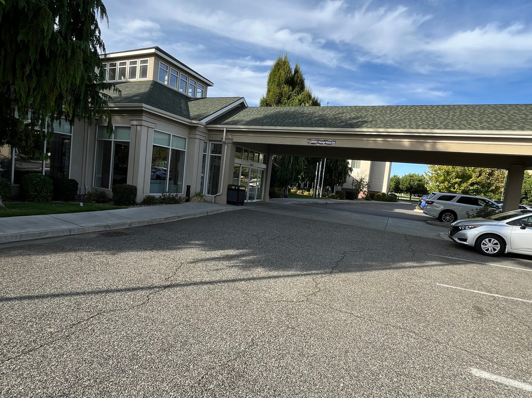 三城/肯纳威克希尔顿花园酒店主图