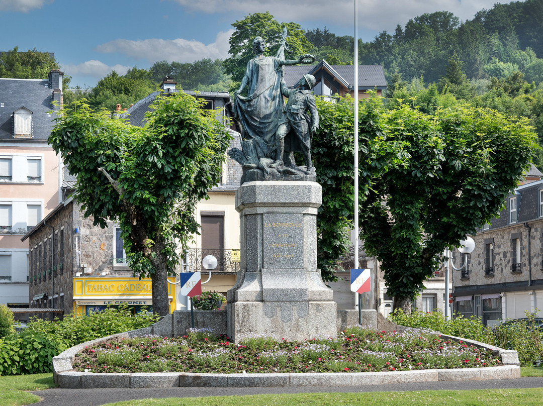 Monument Aux Morts-拉布尔布尔必去景点