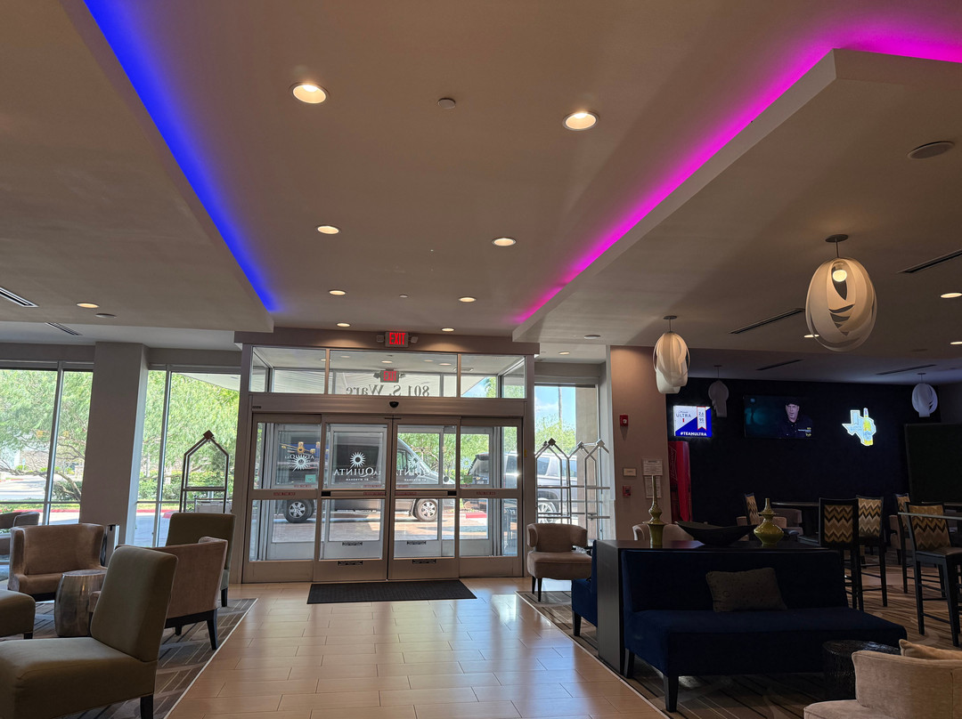 La Quinta Inn & Suites by Wyndham McAllen Convention Center主图