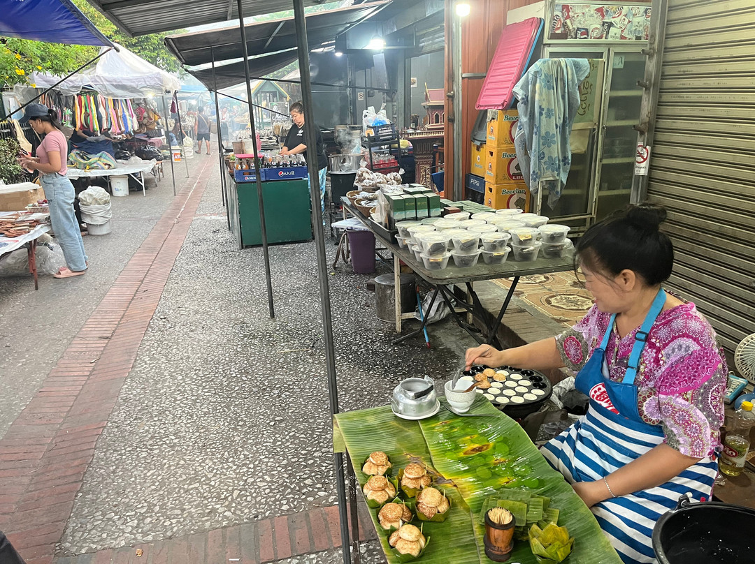 早市-琅勃拉邦必去景点