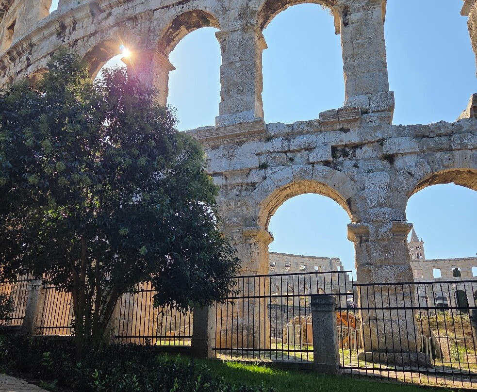 Walking Tour Pula with a local - Augustus Walks-普拉必去景点
