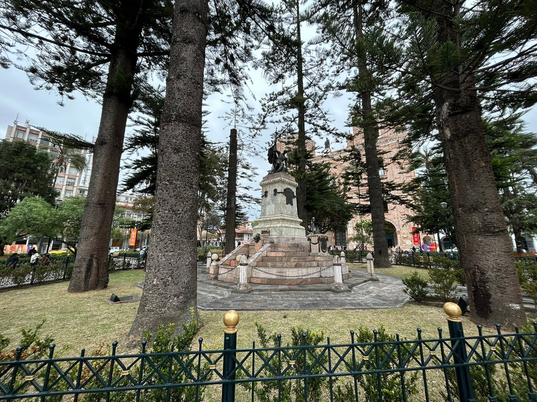 Plaza Abdon Calderon-昆卡必去景点