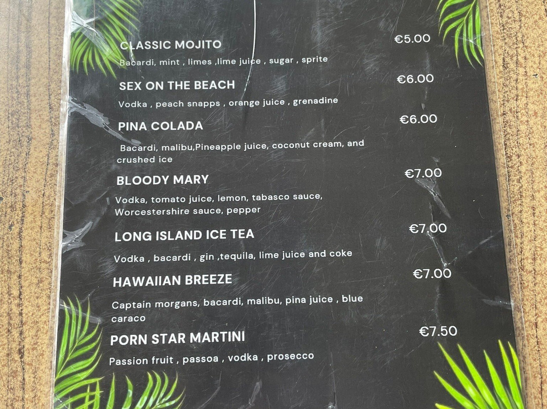 Gallagher's Beachview Sportsbar-提亚必去景点