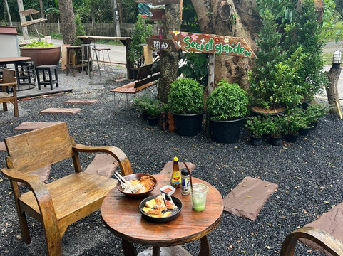 บ้านริมน้ำโฮมคาเฟ่ เขาใหญ่