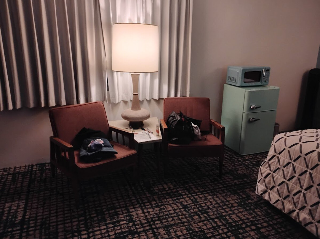 Curly Redwood Lodge主图