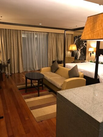 迈可赛套房酒店主图