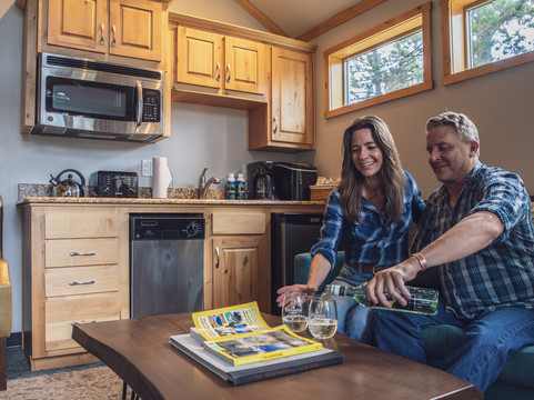 黄石探索者小屋主图