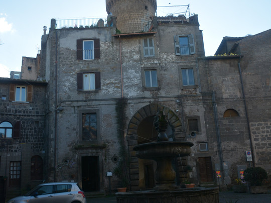 Fontana del Borgo Dentro-Bagnaia必去景点