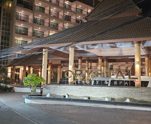 水晶宫酒店主图