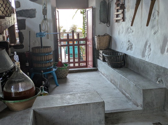 Wine Tours Lanzarote-卡门港必去景点