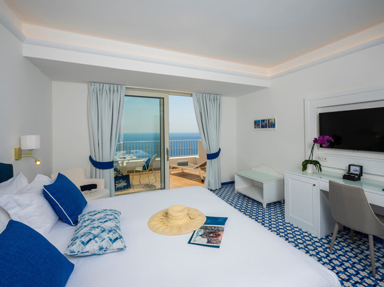 特里托尼大酒店主图