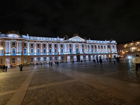 图卢兹市政厅广场-图卢兹必去景点