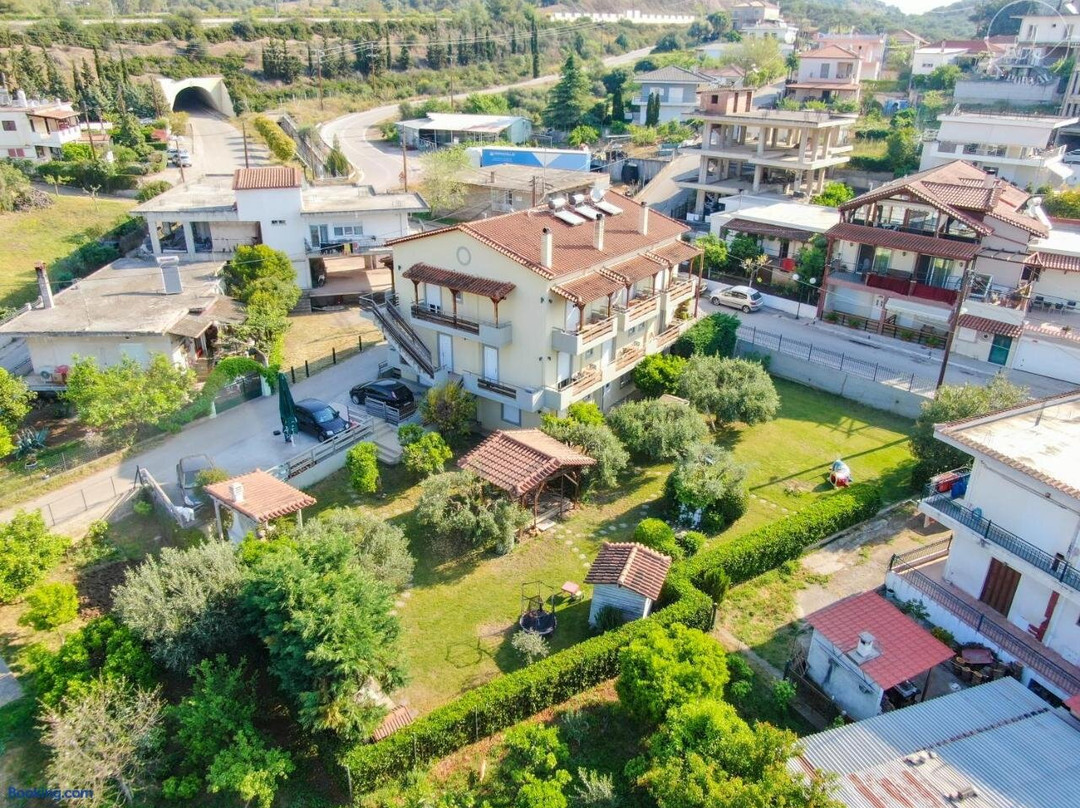 Elia Villa Raches