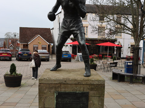 Randolph Turpin Statue-沃里克必去景点