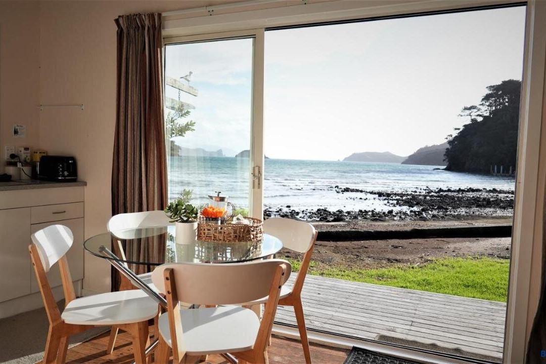 Karaka Bay Lodge