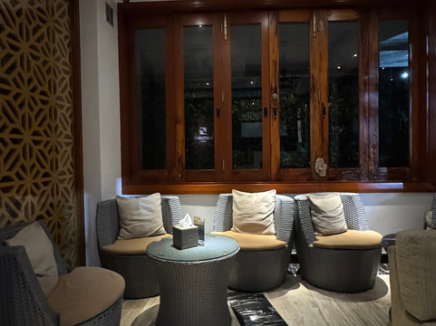 萨曼接待酒店主图