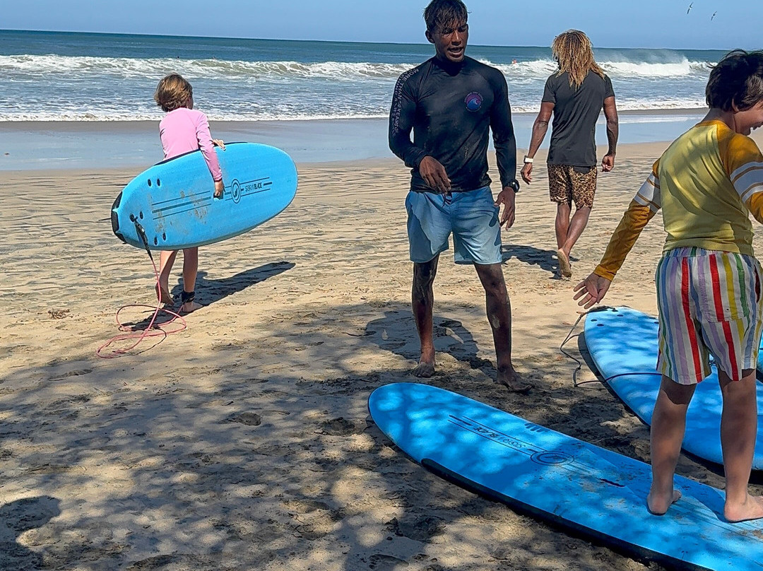 Avellanas Surf School-Playa Avellanas必去景点