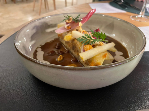 维克多雨果酒店主图