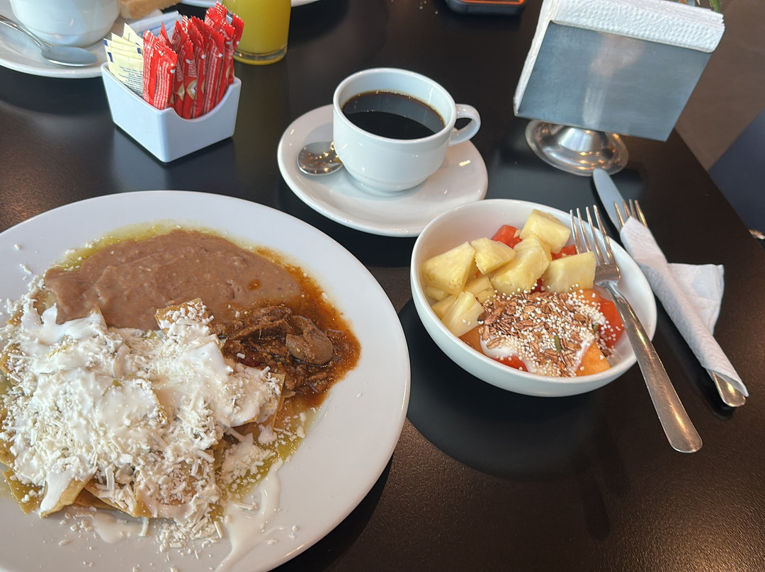 莱昂欢朋酒店主图