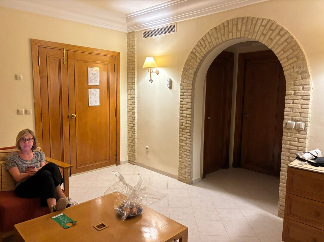 拉斯艾因酒店主图