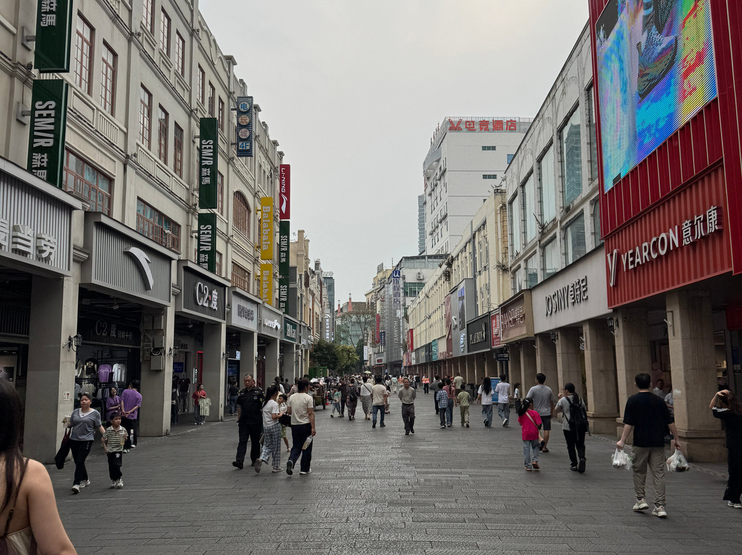 南宁中山路小吃街-南宁市必去景点