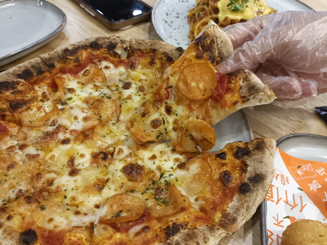 Byond Walls Pizza Bar & Cafe