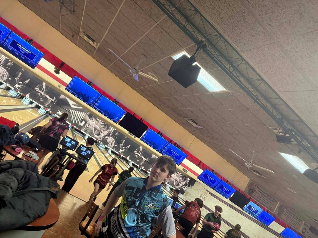Dale's Weston Lanes-Weston必去景点