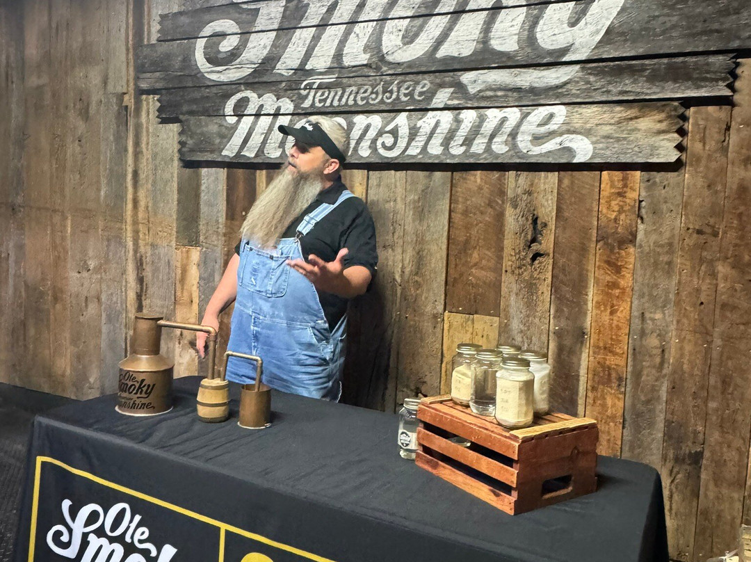 Ole Smoky Distillery - The Holler-盖林柏格必去景点