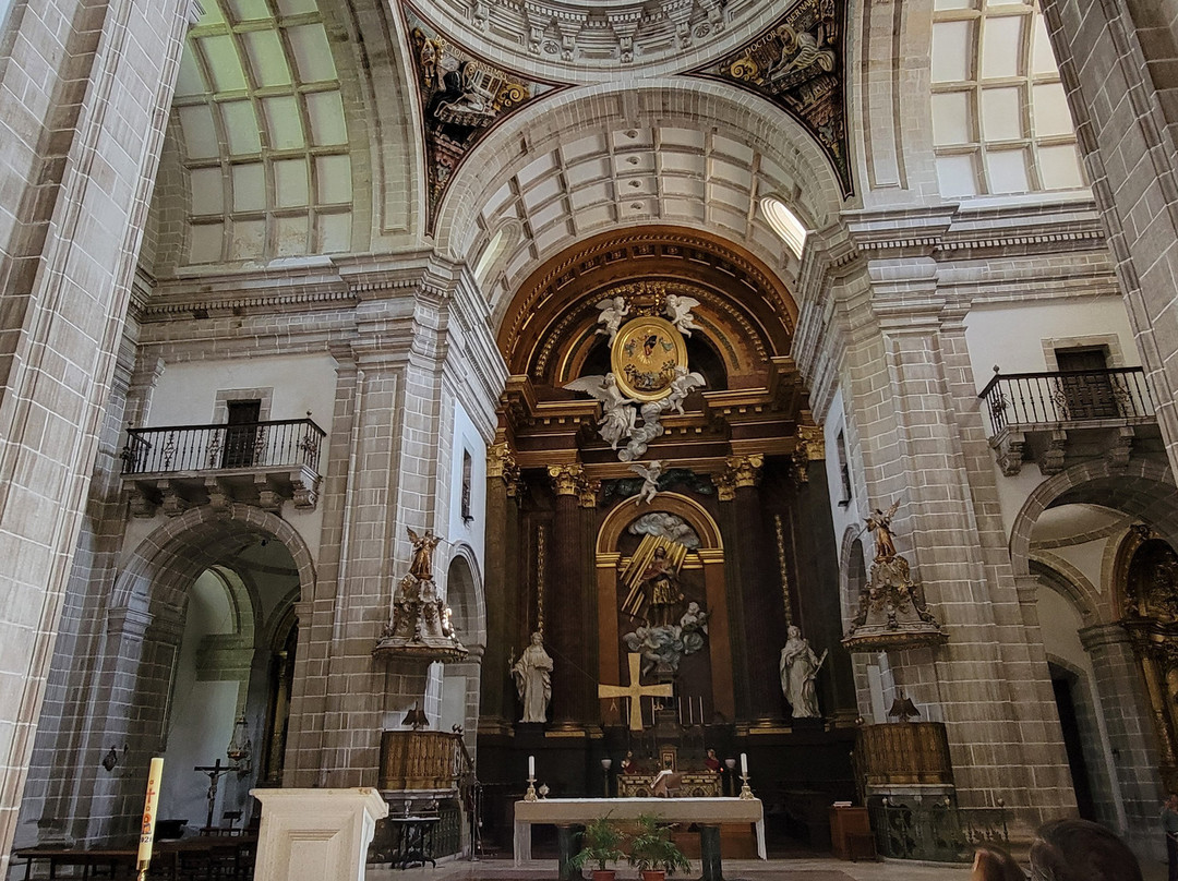 Monasterio de San Julian de Samos-Samos必去景点