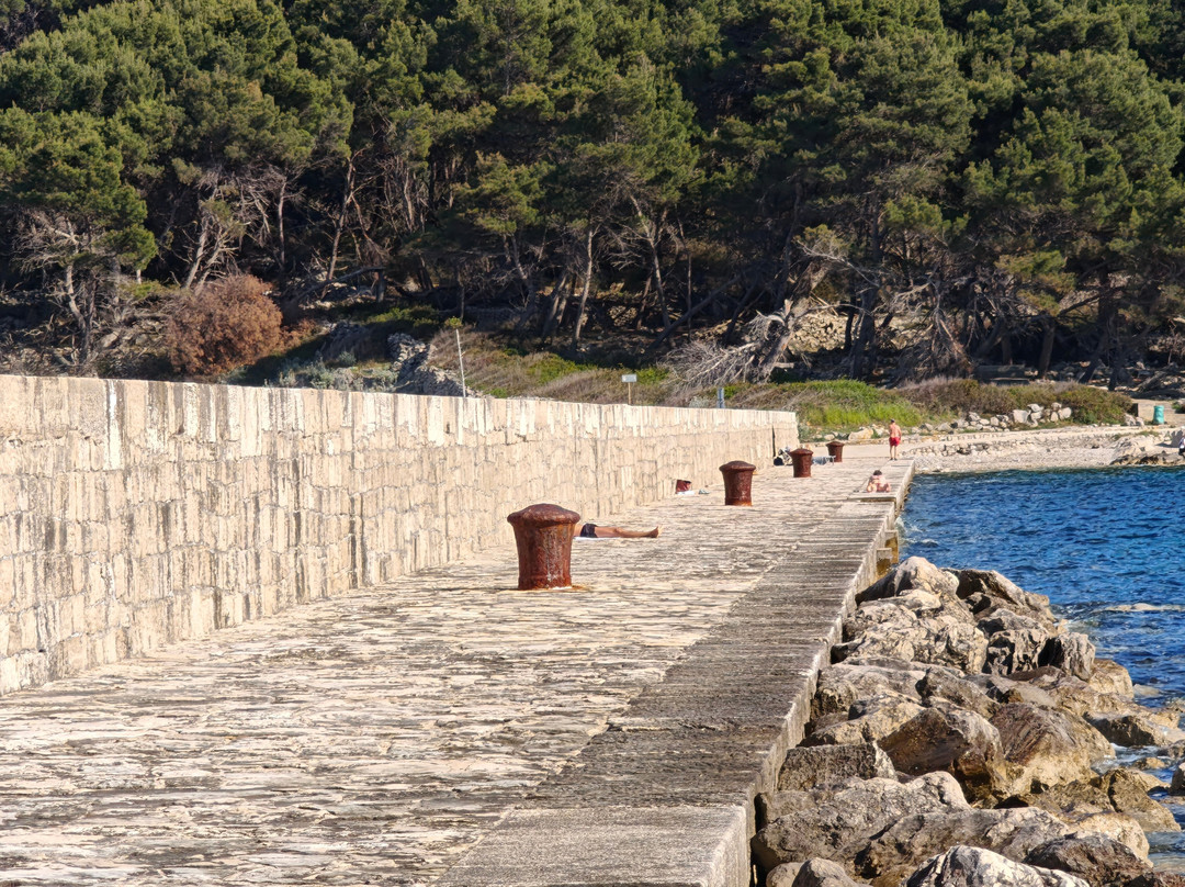 Port Rovenska-Lošinj Island必去景点