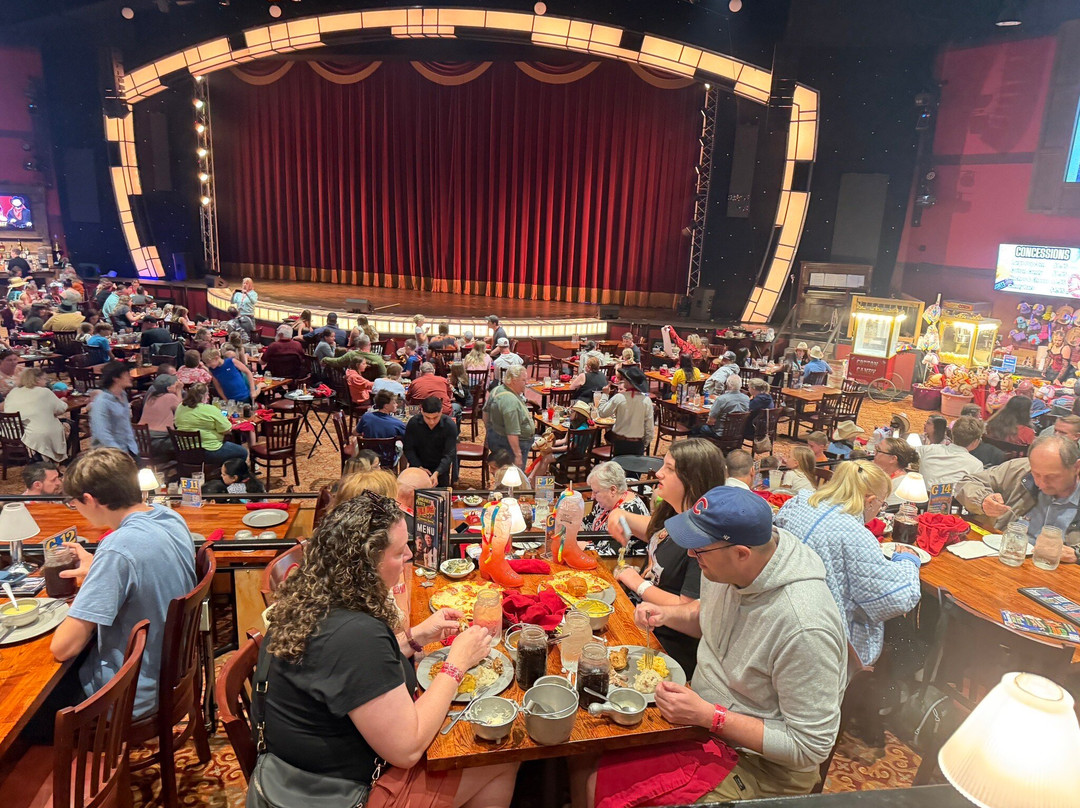 Sneaky Pete's Wild West Dinner Show-威斯康星峡谷必去景点