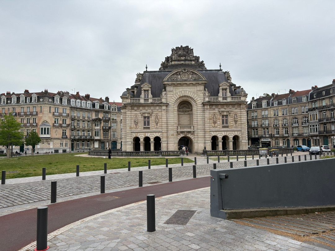 Porte de Paris-里尔必去景点