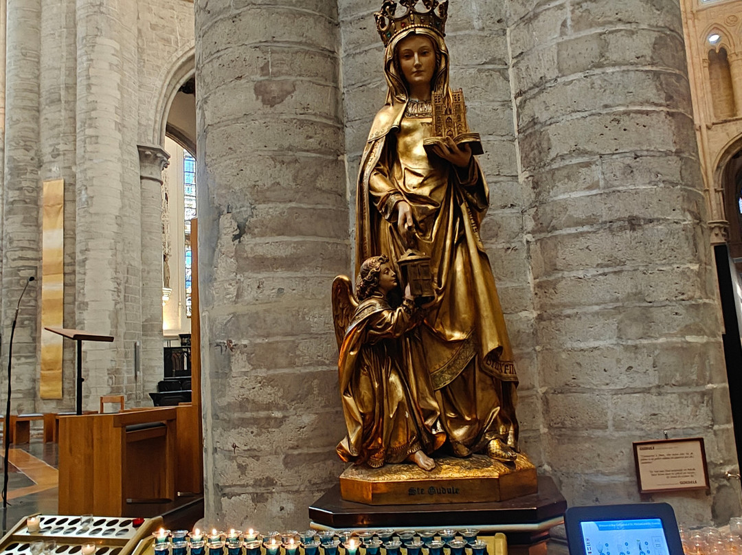 圣弥额尔圣古都勒主教座堂（Cathedrale St-Michel et Ste-Gudule）-布鲁塞尔必去景点