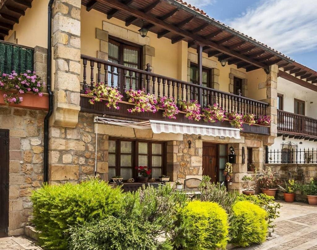 Alfoz de Lloredo酒店住宿-La Chimenea Cantabra