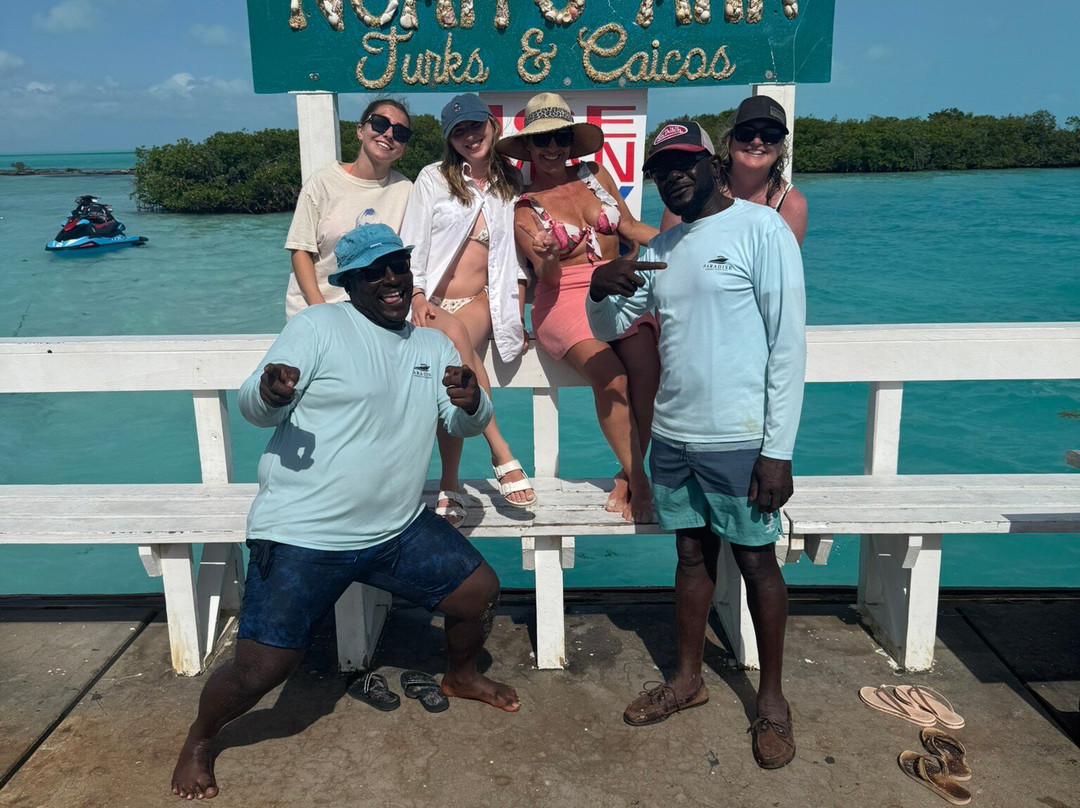 Paradise Luxury Charters-Turtle Cove必去景点