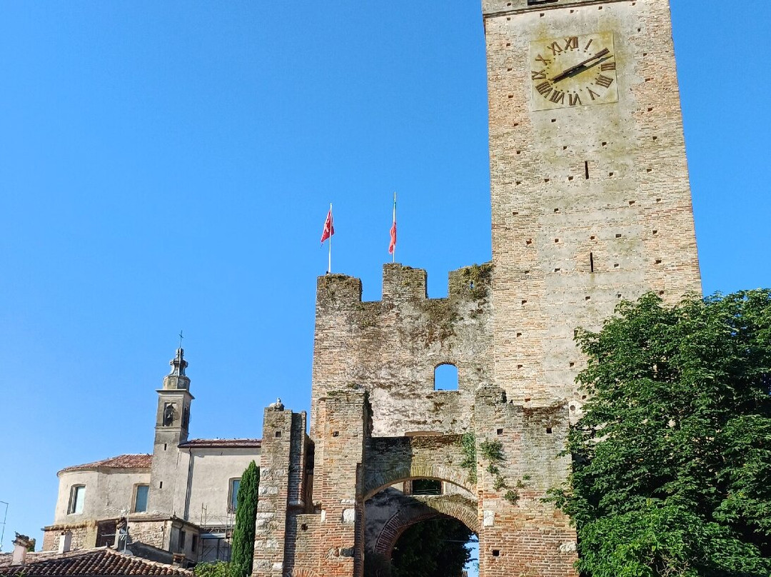 Torre dell'orologio-Castellaro Lagusello必去景点