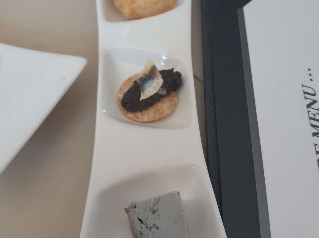 红磨坊德沙隆洛基斯酒店主图