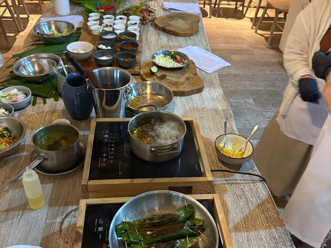 巴厘岛寰庭逐浪度假村主图