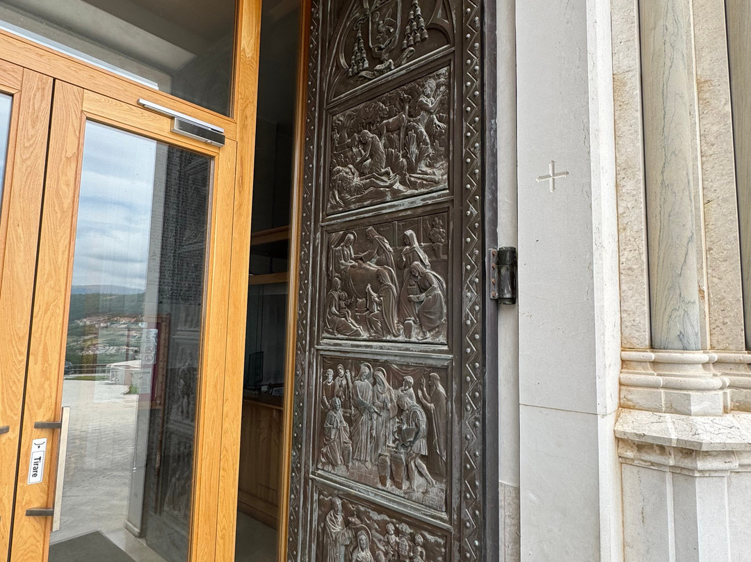 Basilica of Our Lady of Sorrows - Castelpetroso Sanctuary-Castelpetroso必去景点