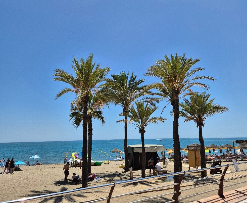Playa de la Carihuela-托雷莫里诺斯必去景点