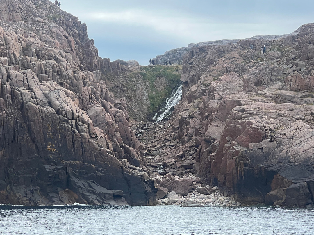 Waterfall of Maloye Batareyskoye Lake-Lodeynoye必去景点